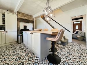 Kitchen- click for photo gallery